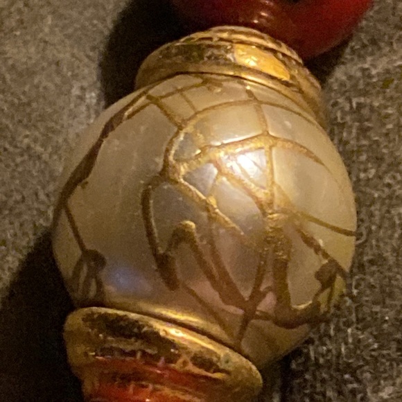 Vintage Avon necklace red, black, and white. Different size beads. - Picture 3 of 10